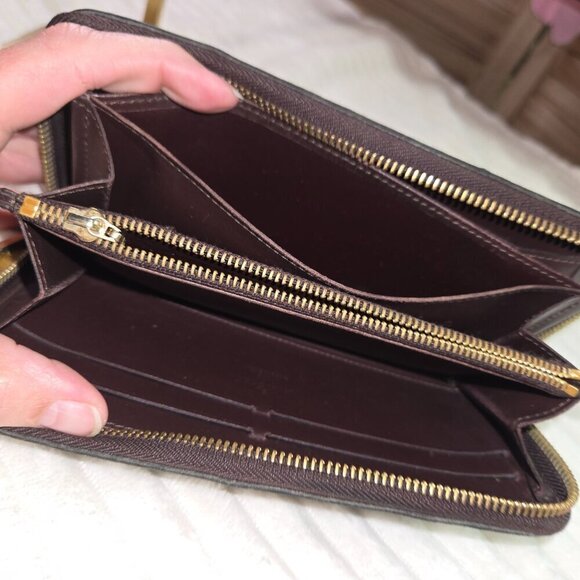Authentic Louis Vuitton Vernis Zippy Wallet - Picture 6 of 11